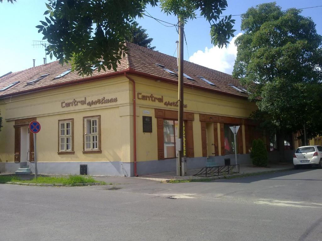 Central Apartman Gyula Zimmer foto